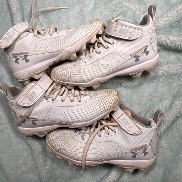 Under Armour Other - Underarmor Kids softball/baseball cleats